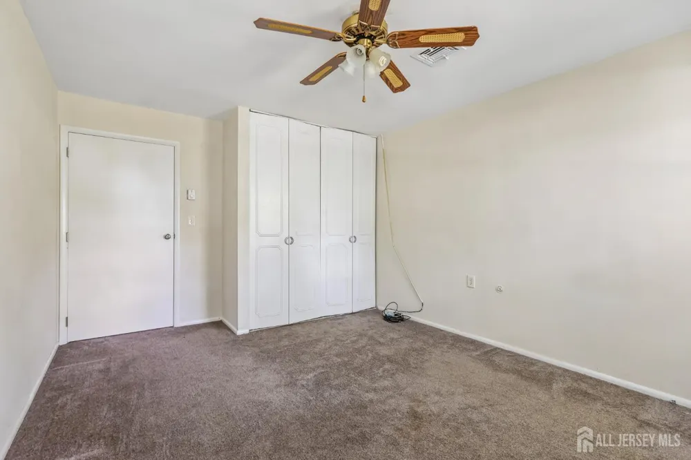 52 cambridge Court #B Lakewood, NJ 08701