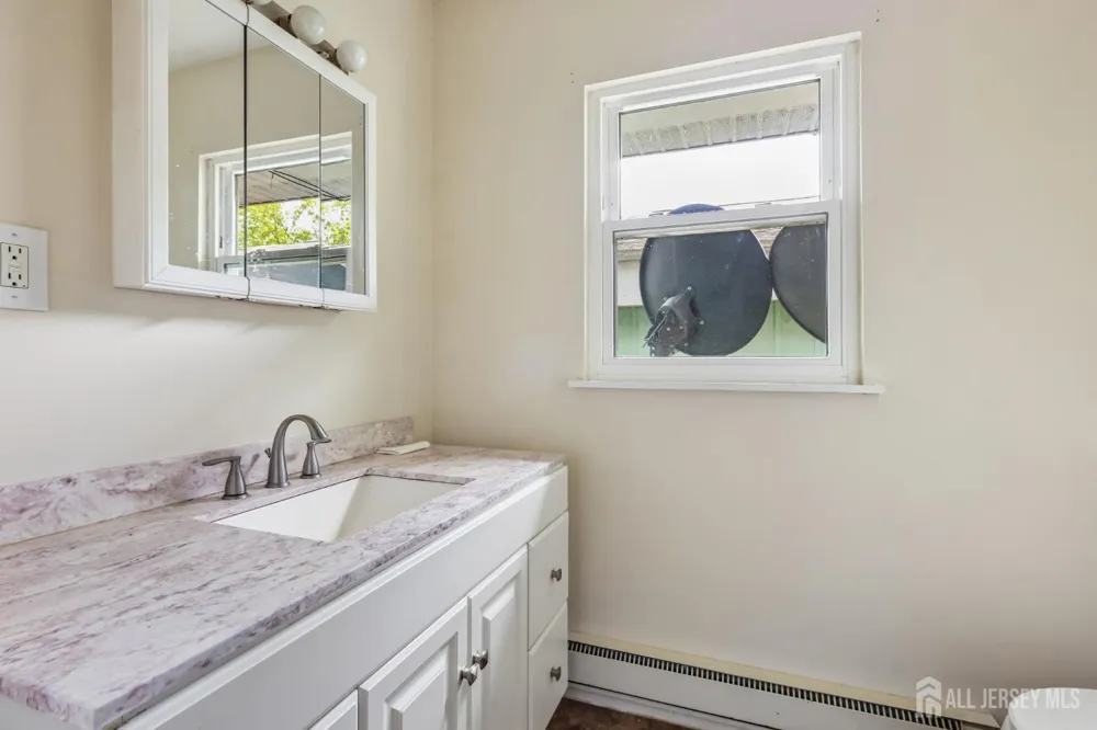 52 cambridge Court #B Lakewood, NJ 08701