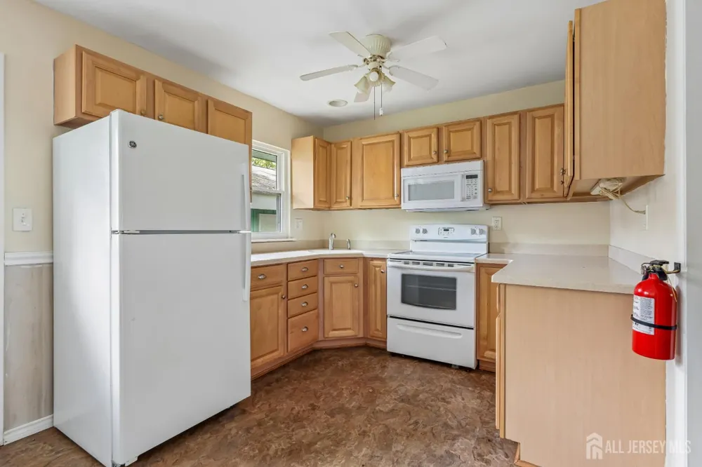 52 cambridge Court #B Lakewood, NJ 08701