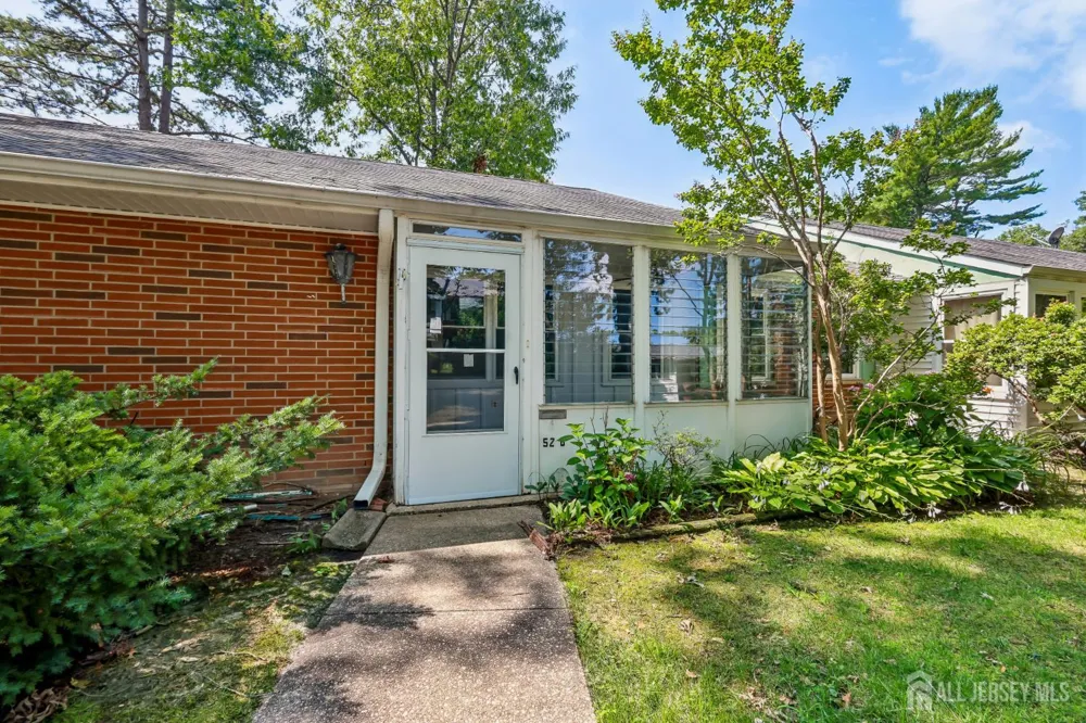 52 cambridge Court #B Lakewood, NJ 08701