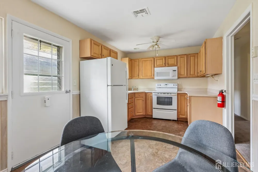 52 cambridge Court #B Lakewood, NJ 08701