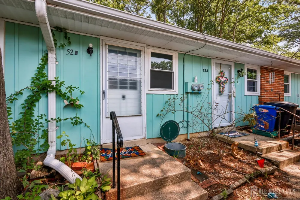 52 cambridge Court #B Lakewood, NJ 08701