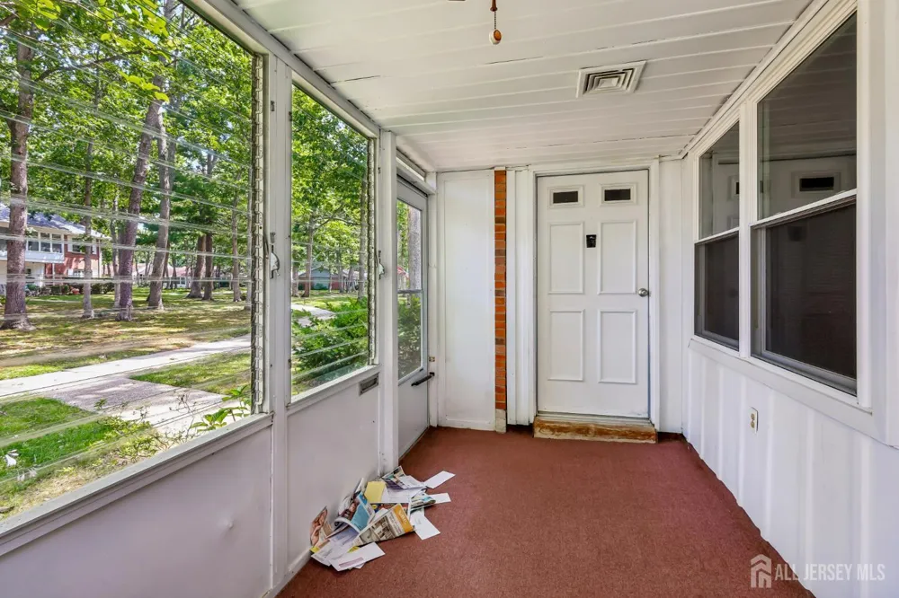 52 cambridge Court #B Lakewood, NJ 08701