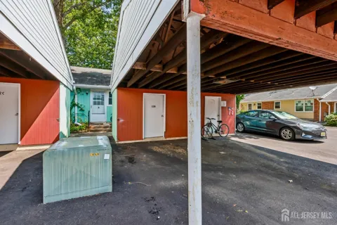 52 cambridge Court #B