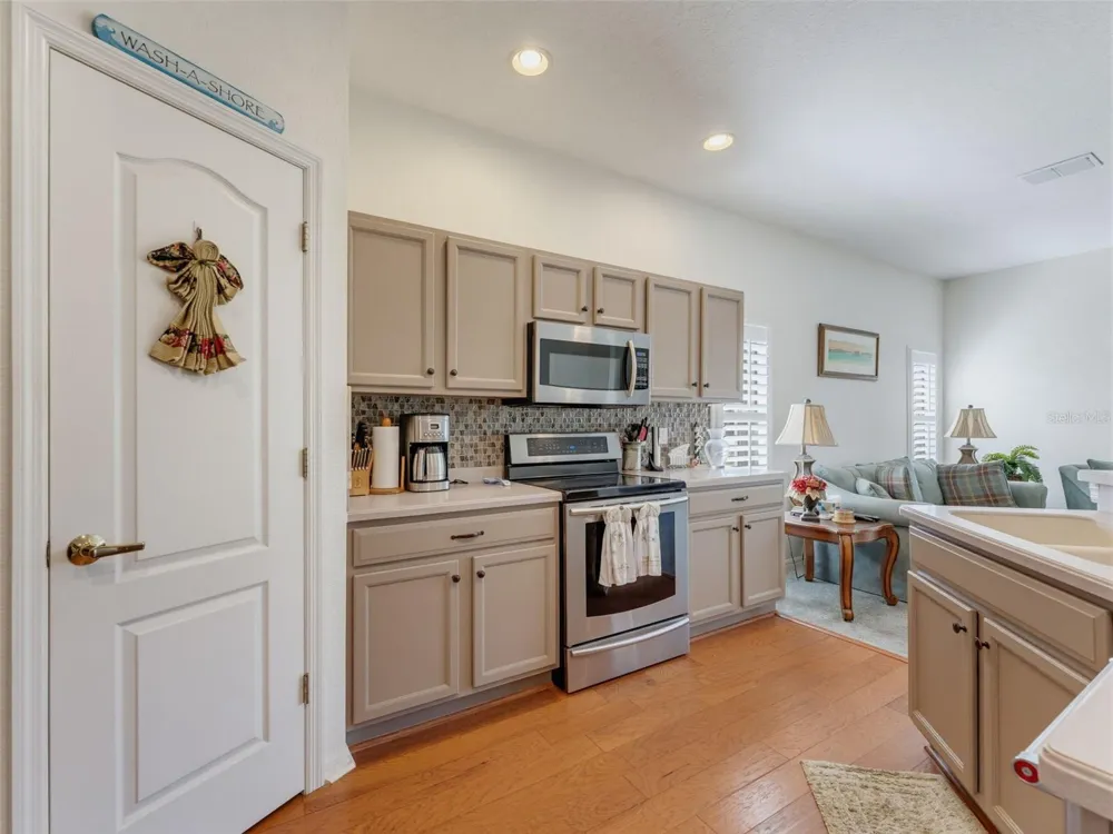 2542 SANDY HILL COURT Holiday, FL 34691