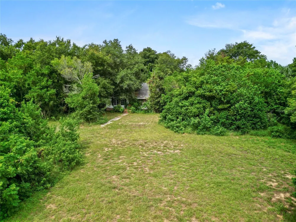 30035 STATE ROAD 19 Tavares, FL 32778