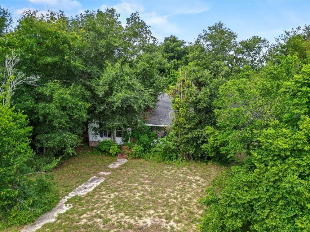 30035 STATE ROAD 19 Tavares, FL 32778