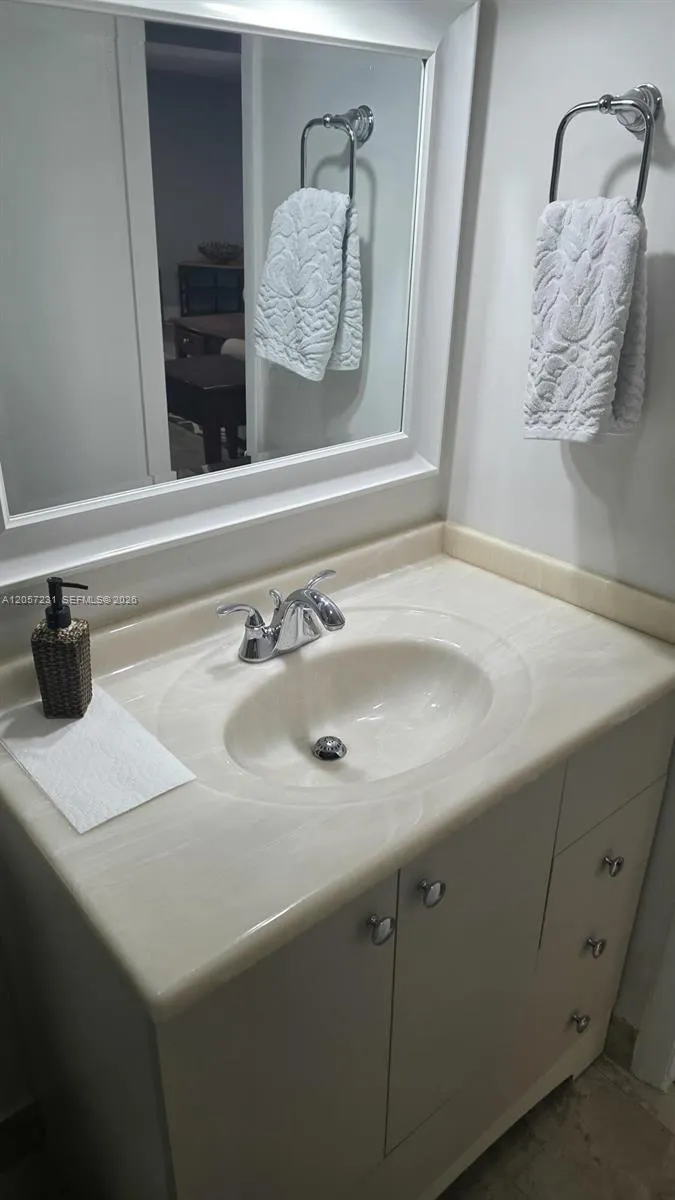 524 Osprey Dr #10B Delray Beach, FL 33444