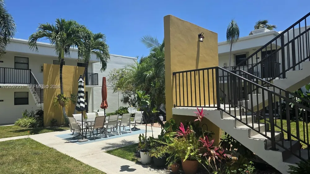 524 Osprey Dr #10B Delray Beach, FL 33444