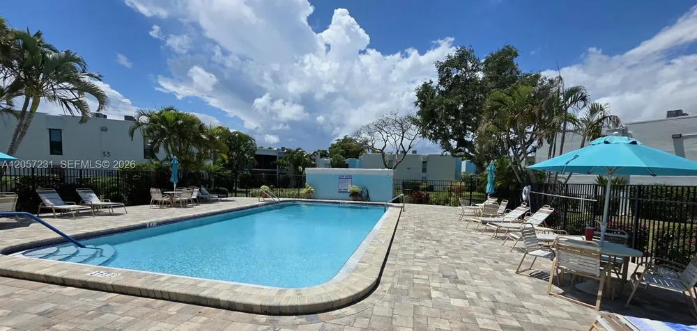 524 Osprey Dr #10B Delray Beach, FL 33444