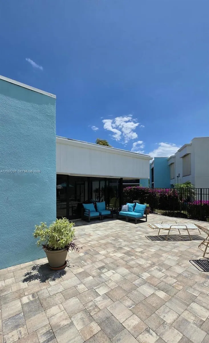 524 Osprey Dr #10B Delray Beach, FL 33444