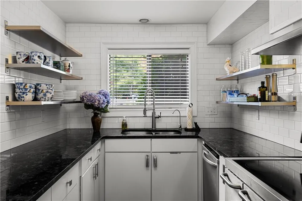 8 Northlake Circle Peachtree City, GA 30269