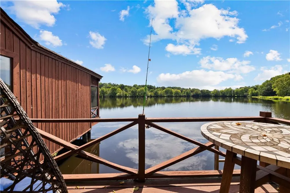 8 Northlake Circle Peachtree City, GA 30269