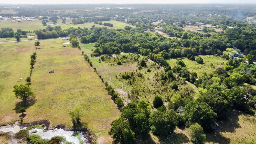 15 Greenbriar Road Madisonville, TX 77864