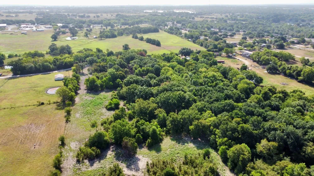 15 Greenbriar Road Madisonville, TX 77864