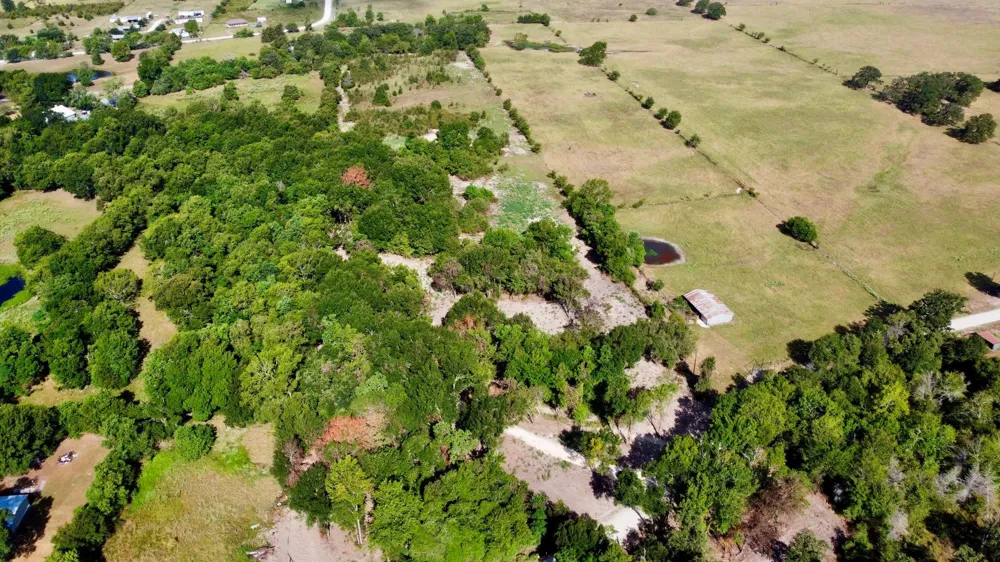 15 Greenbriar Road Madisonville, TX 77864