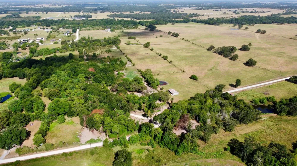 15 Greenbriar Road Madisonville, TX 77864