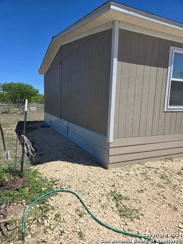 5581 FM 1986 La Pryor, TX 78872