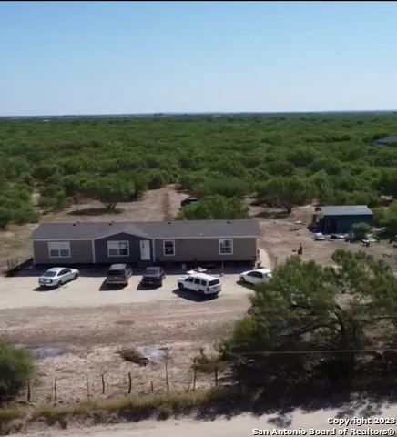 5581 FM 1986 La Pryor, TX 78872