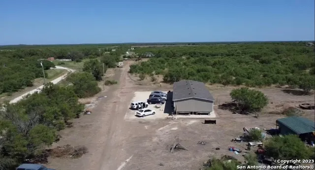 5581 FM 1986 La Pryor, TX 78872
