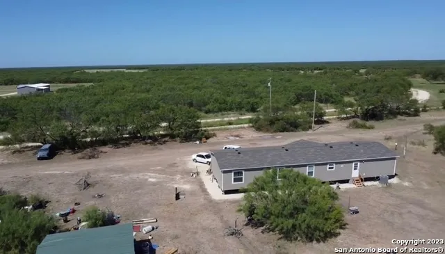 5581 FM 1986 La Pryor, TX 78872