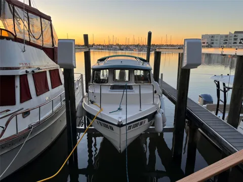Davis Road Dock 18, Slip 10