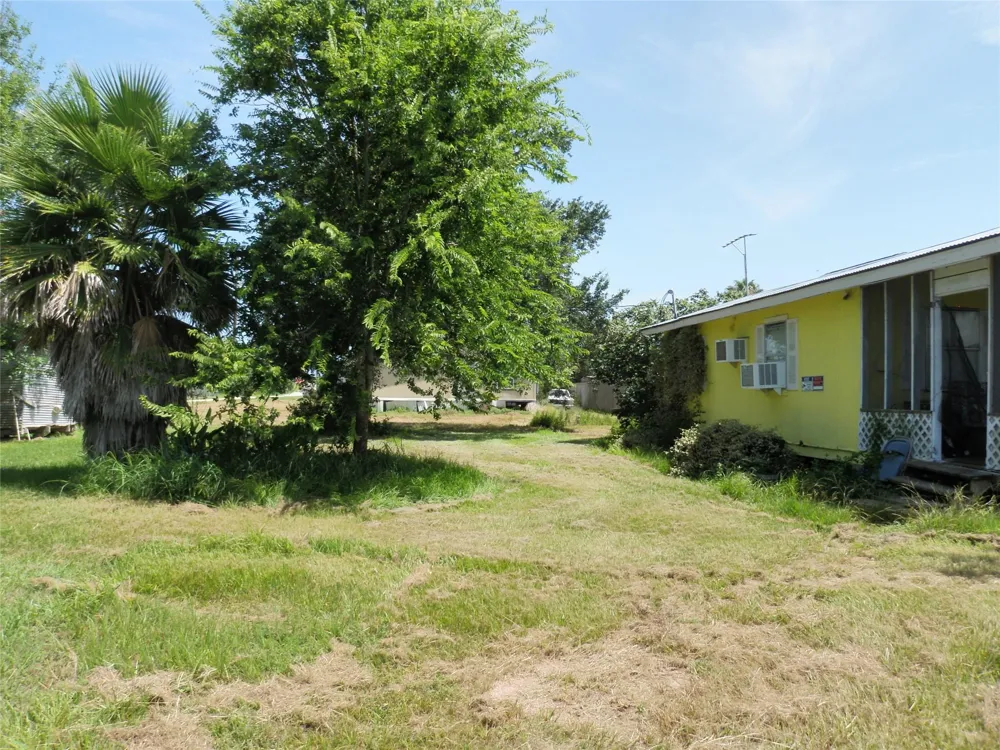 131 St Mary Matagorda, TX 77457