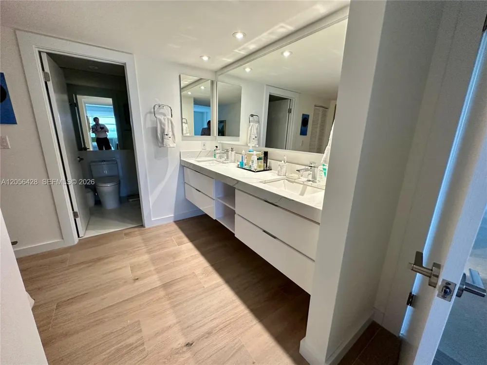155 OCEAN LANE DR #1004 Key Biscayne, FL 33149