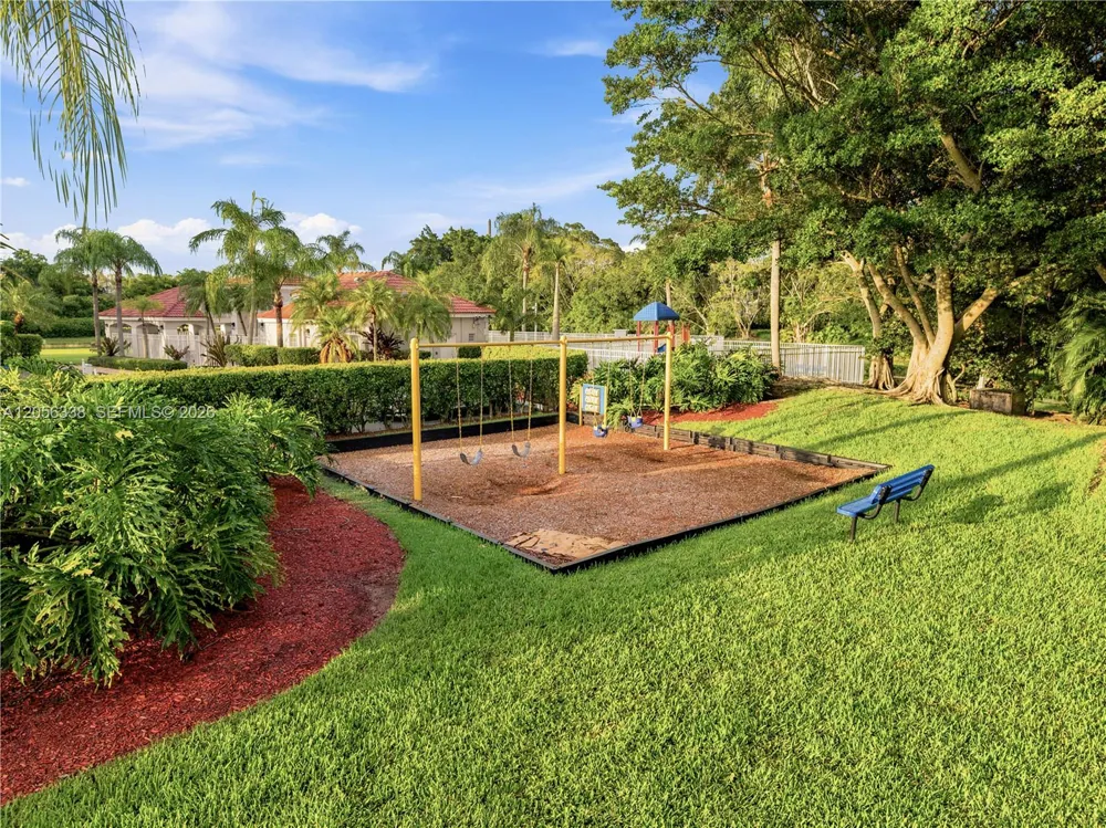 325 Somerset Way Weston, FL 33326