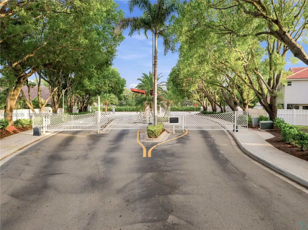 325 Somerset Way Weston, FL 33326