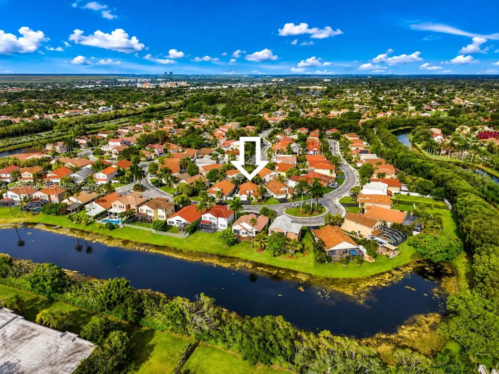 325 Somerset Way Weston, FL 33326