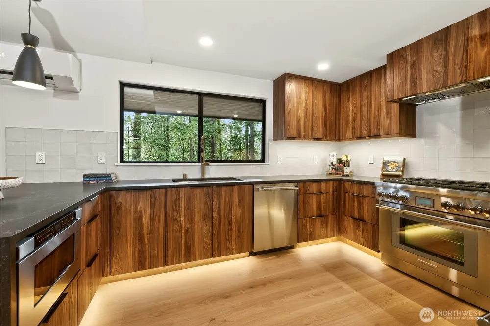 22016 Vine Road Brier, WA 98036