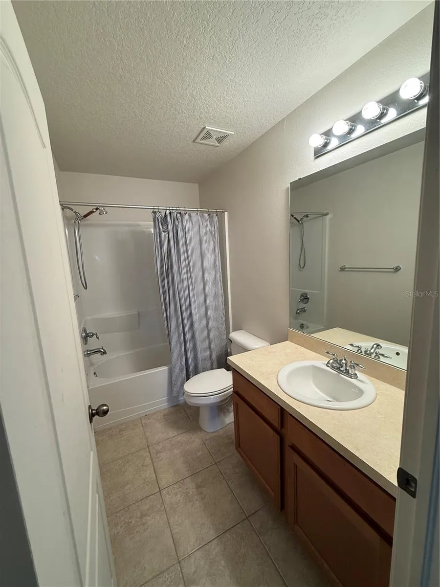5032 WHITE SANDERLING COURT Tampa, FL 33619