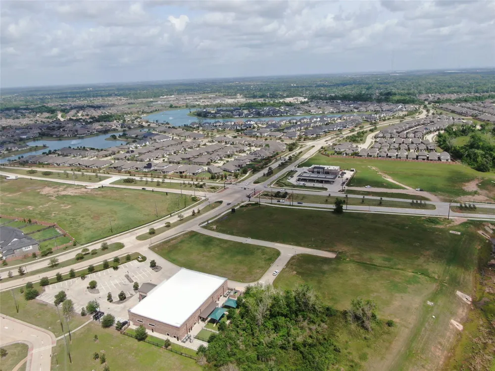 1623 Waters Lake Boulevard Missouri City, TX 77459