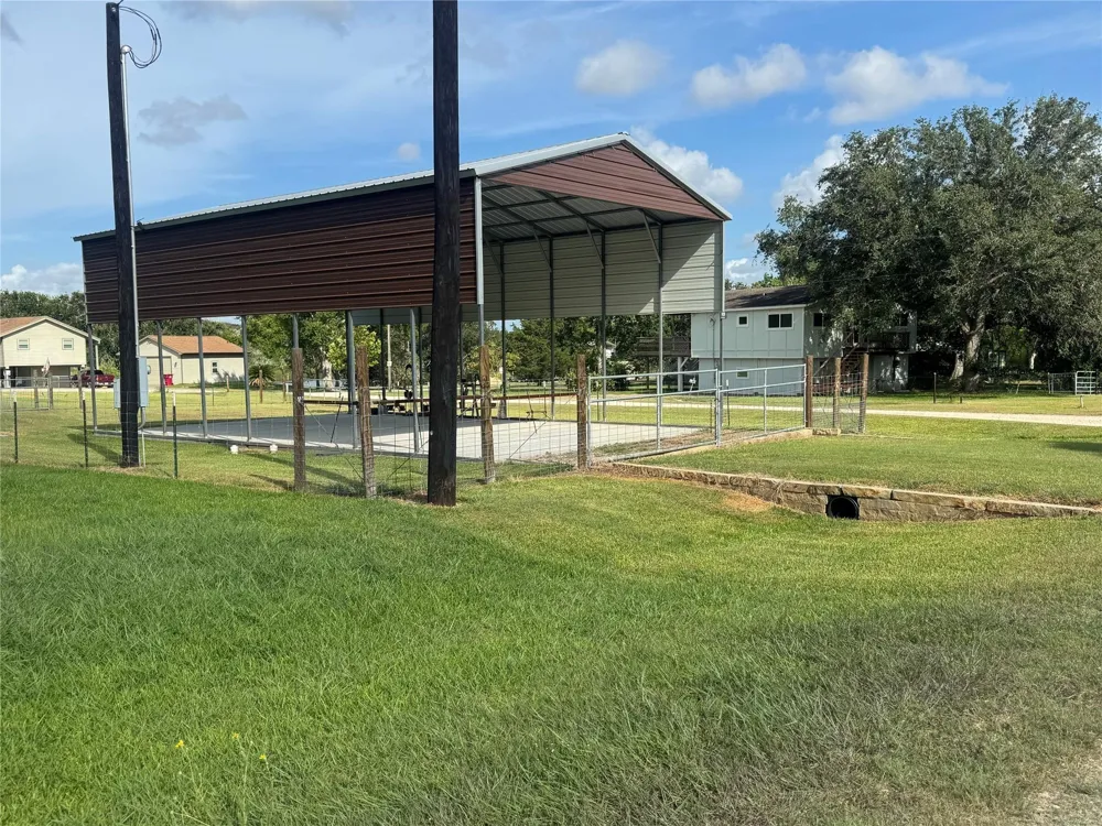 115 Grand Oak 2 Palacios, TX 77465