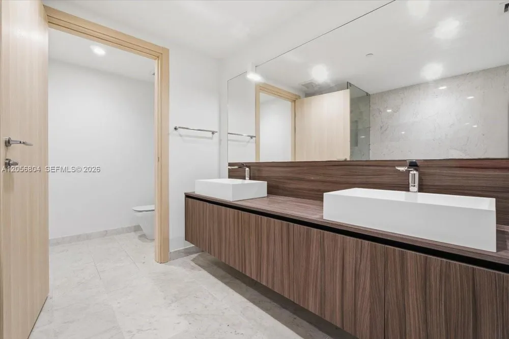 1000 Brickell Plz #3211 Miami, FL 33131