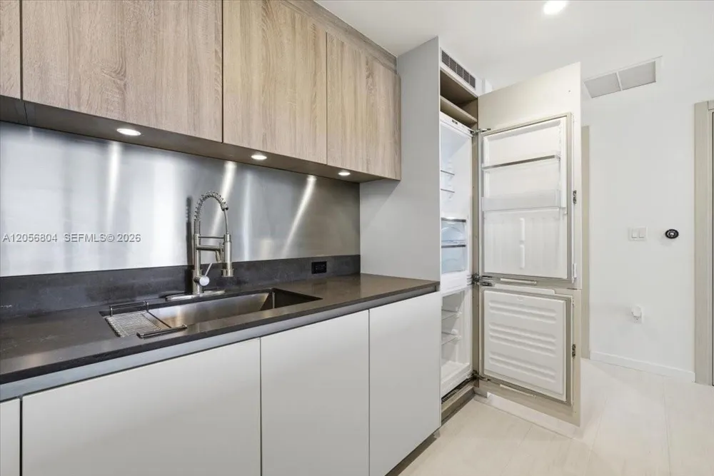1000 Brickell Plz #3211 Miami, FL 33131