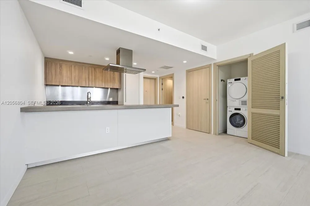 1000 Brickell Plz #3211 Miami, FL 33131