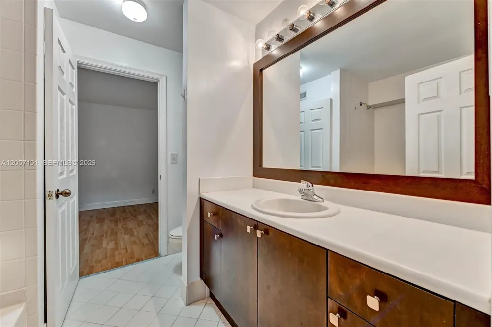 3897 Tree Top Dr Weston, FL 33332