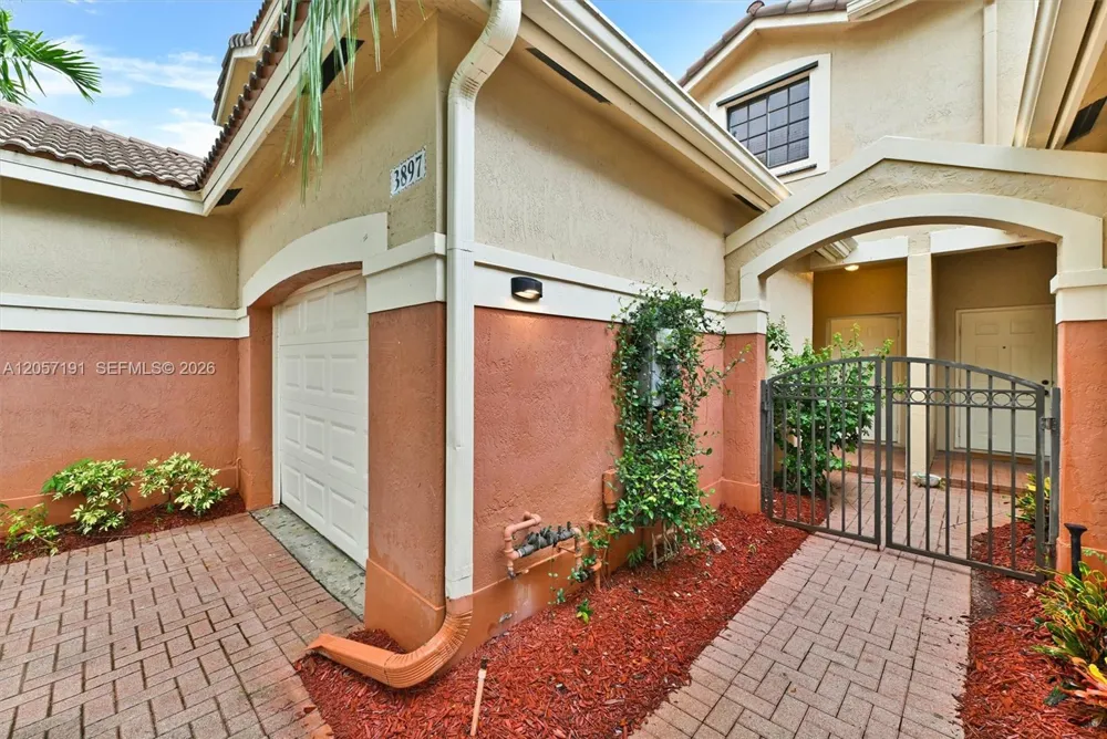 3897 Tree Top Dr Weston, FL 33332