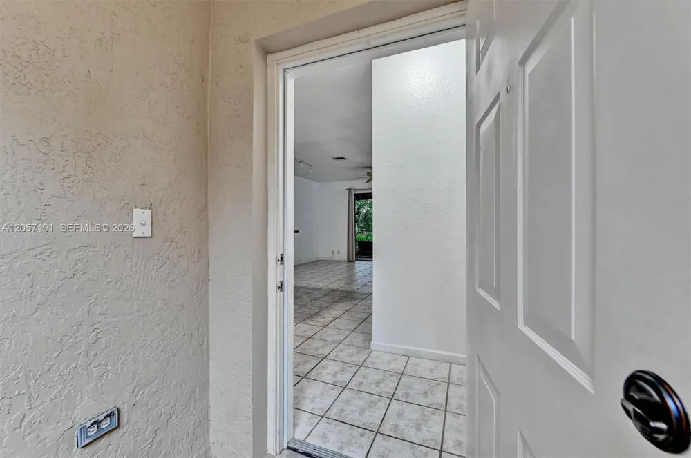 3897 Tree Top Dr Weston, FL 33332