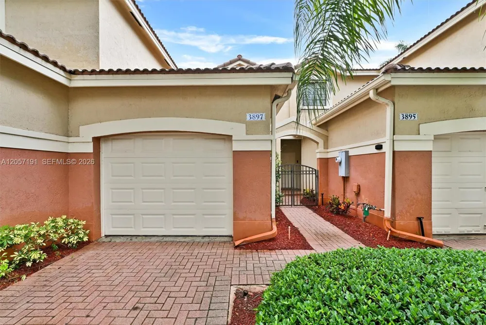 3897 Tree Top Dr Weston, FL 33332