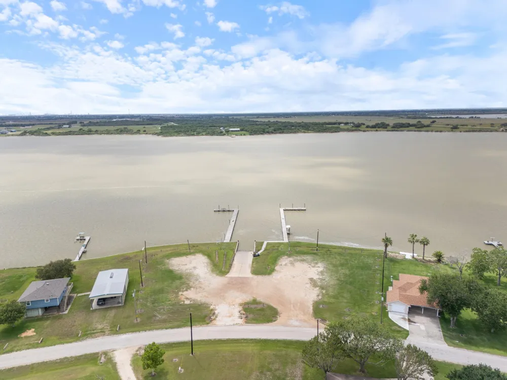 14 Calumet Drive Palacios, TX 77465