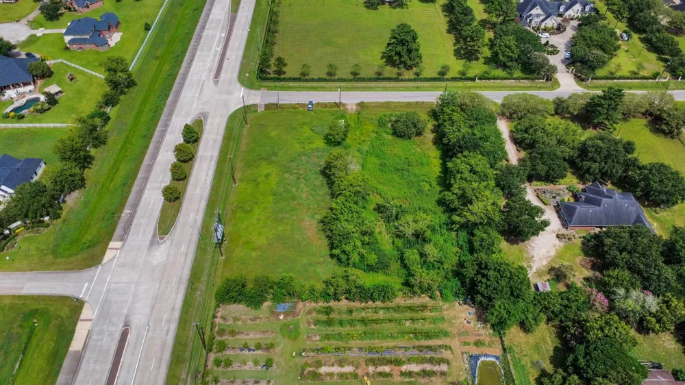 16618 County Road 831 Pearland, TX 77584