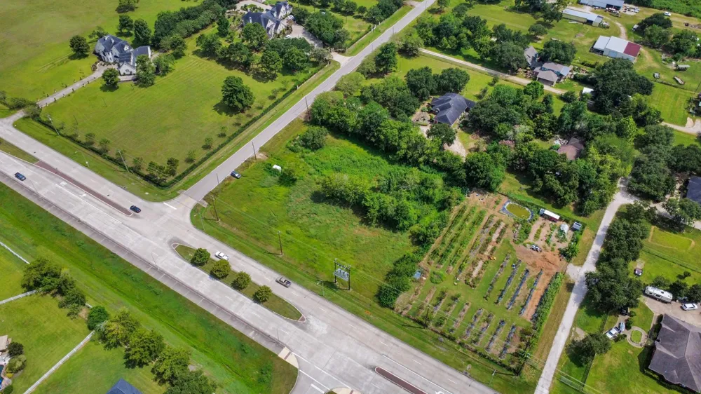 16618 County Road 831 Pearland, TX 77584