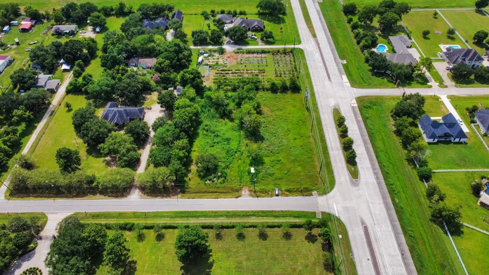 16618 County Road 831 Pearland, TX 77584