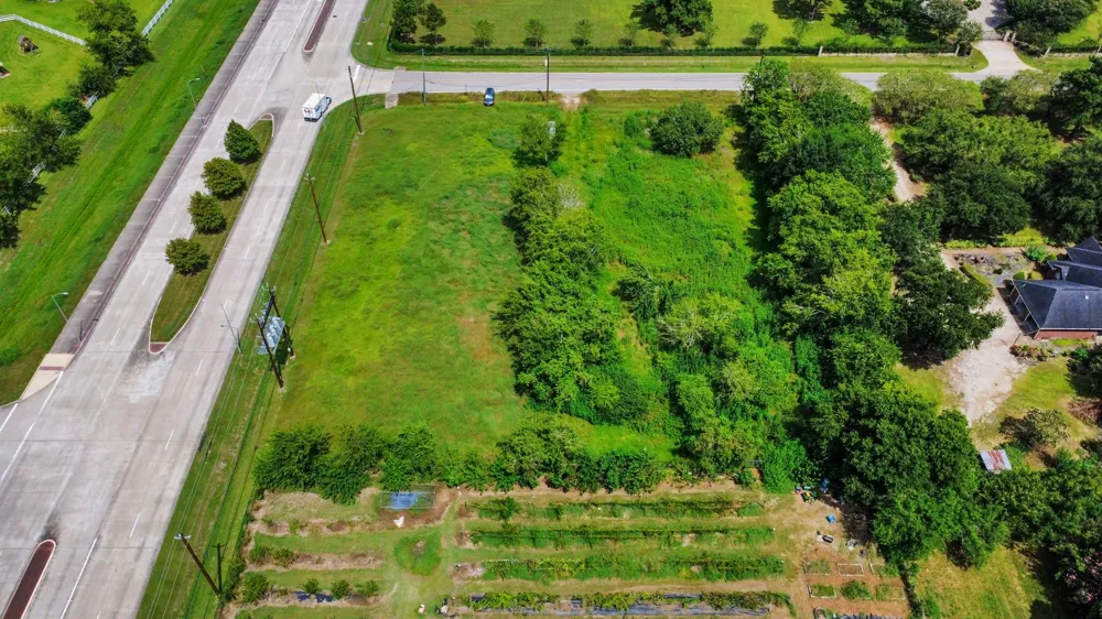 16618 County Road 831 Pearland, TX 77584