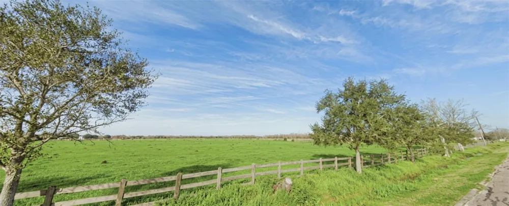 County Road 200 Alvin, TX 77511
