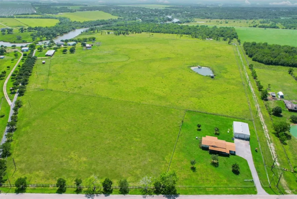 County Road 200 Alvin, TX 77511