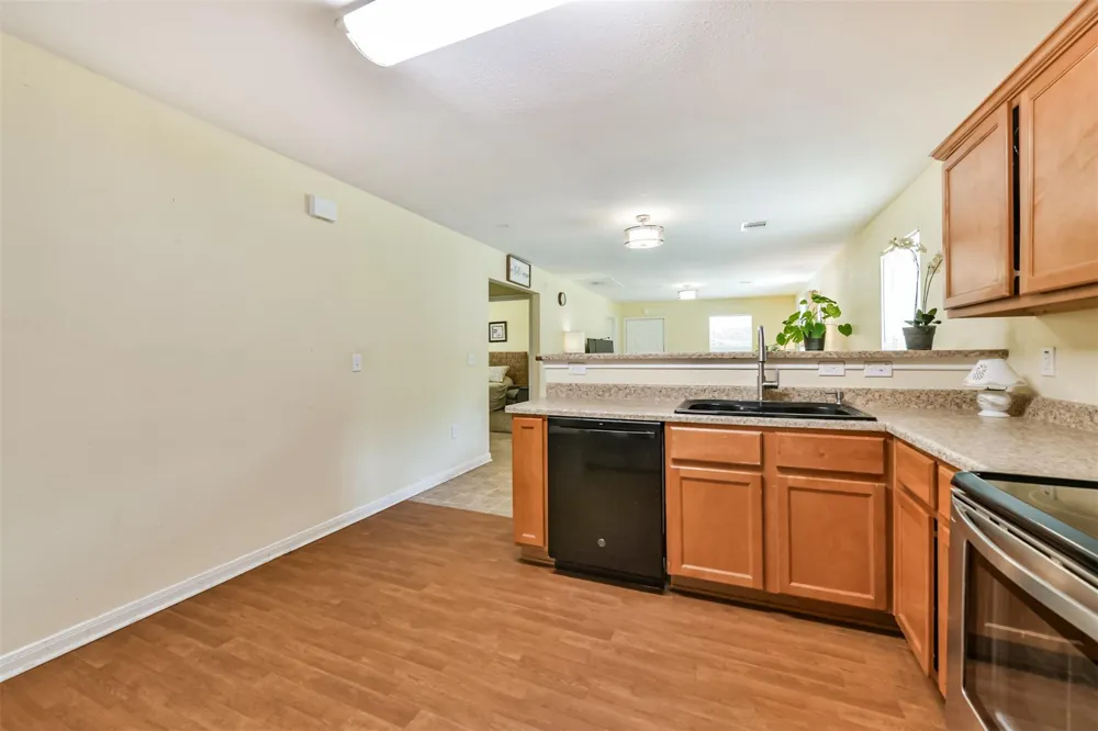 207 Oakridge Drive Hitchcock, TX 77563